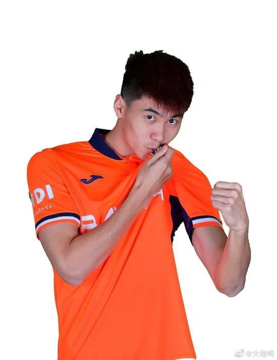 美女吃男生大jb的视频